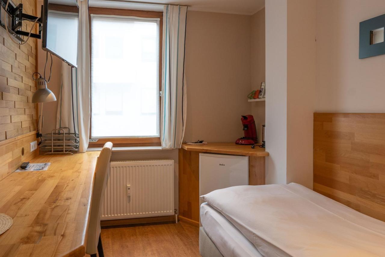 Warum Ins Hotel Neckarsulm Esterno foto