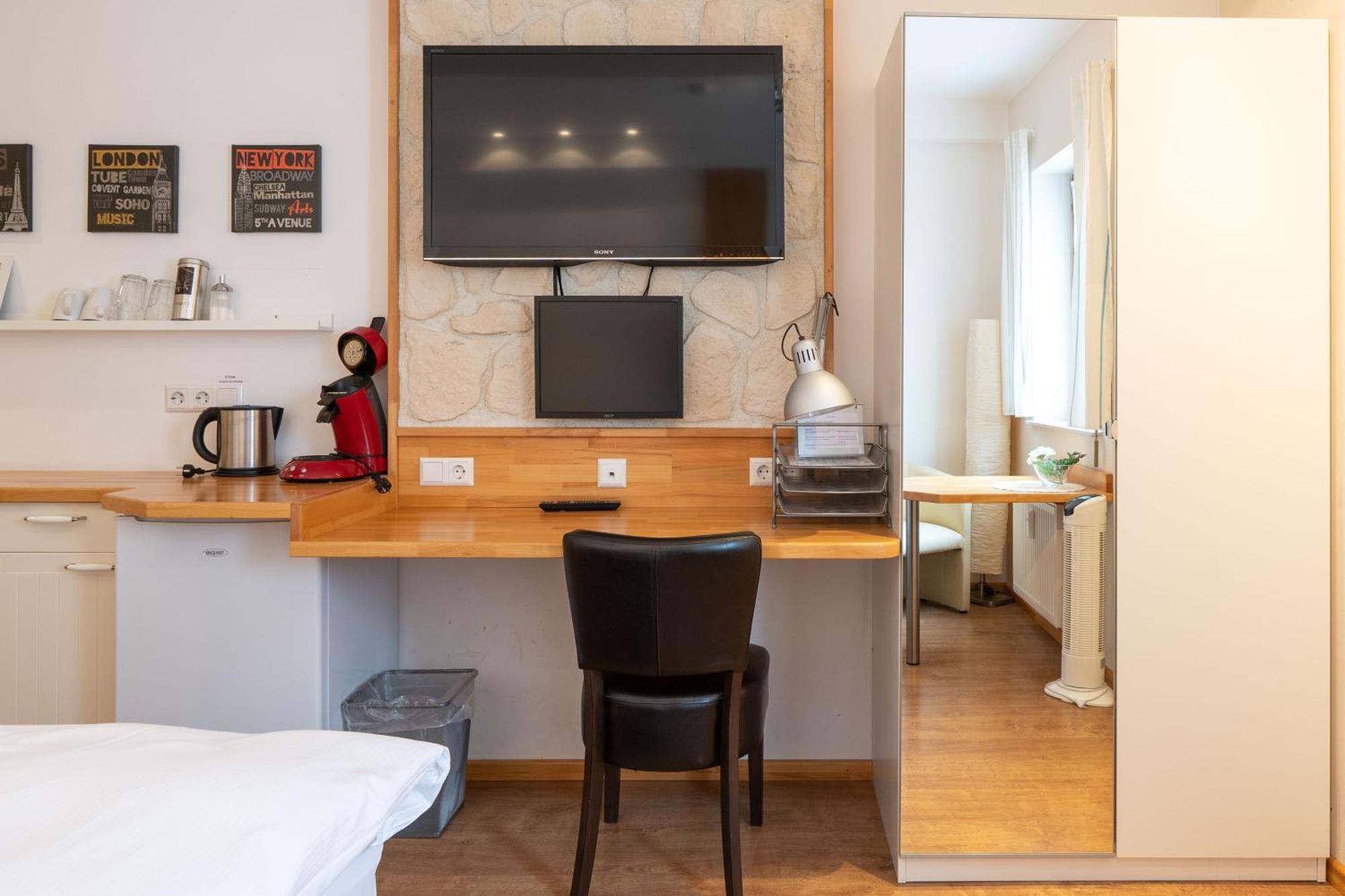 Warum Ins Hotel Neckarsulm Esterno foto