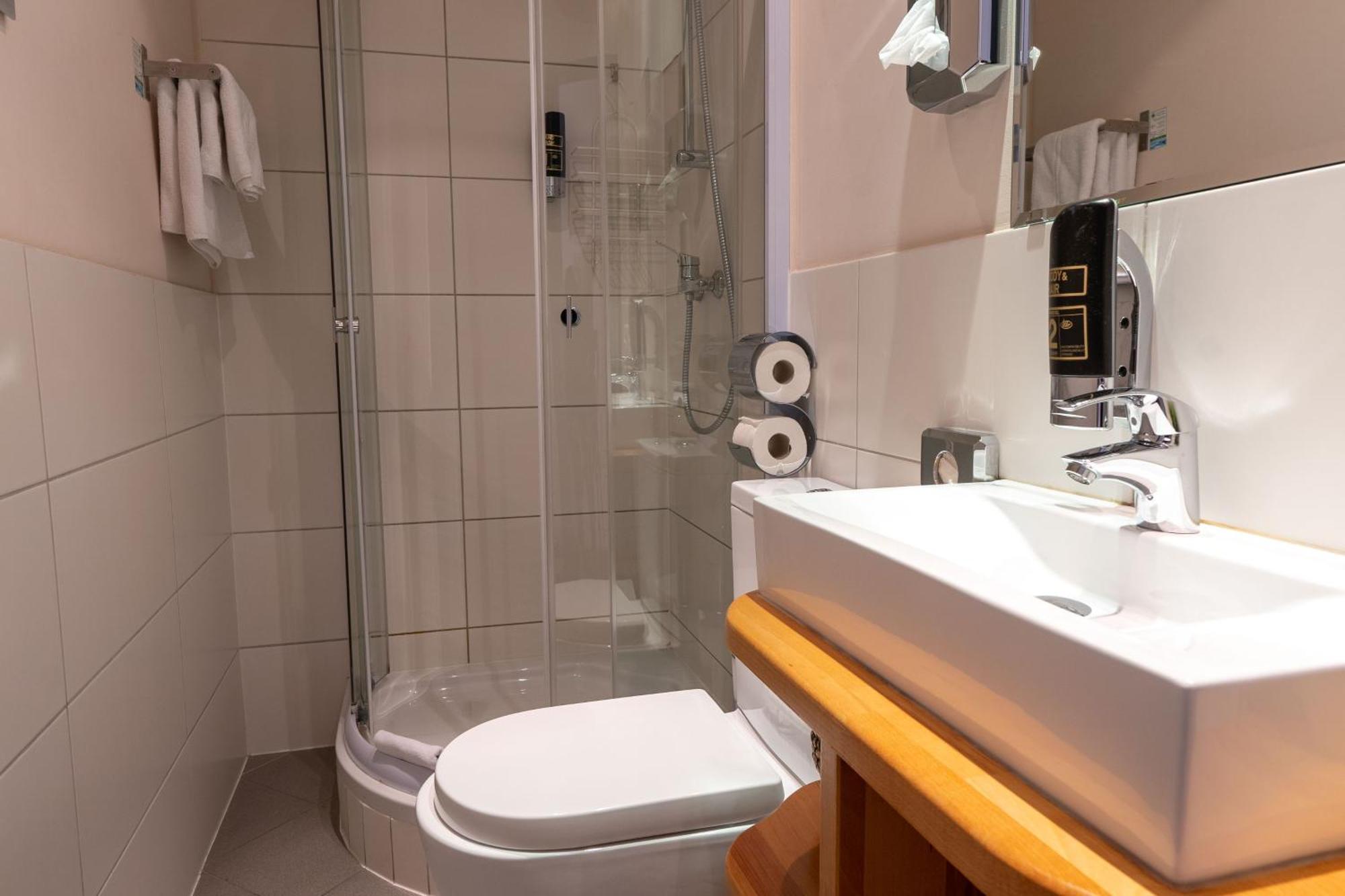 Warum Ins Hotel Neckarsulm Esterno foto