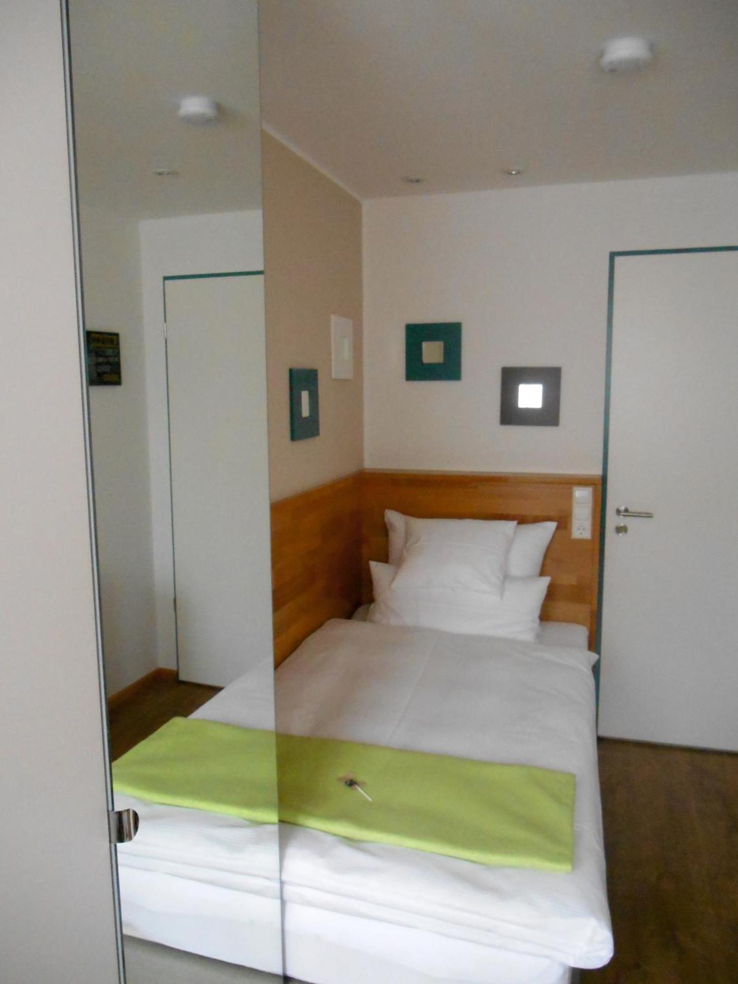 Warum Ins Hotel Neckarsulm Esterno foto