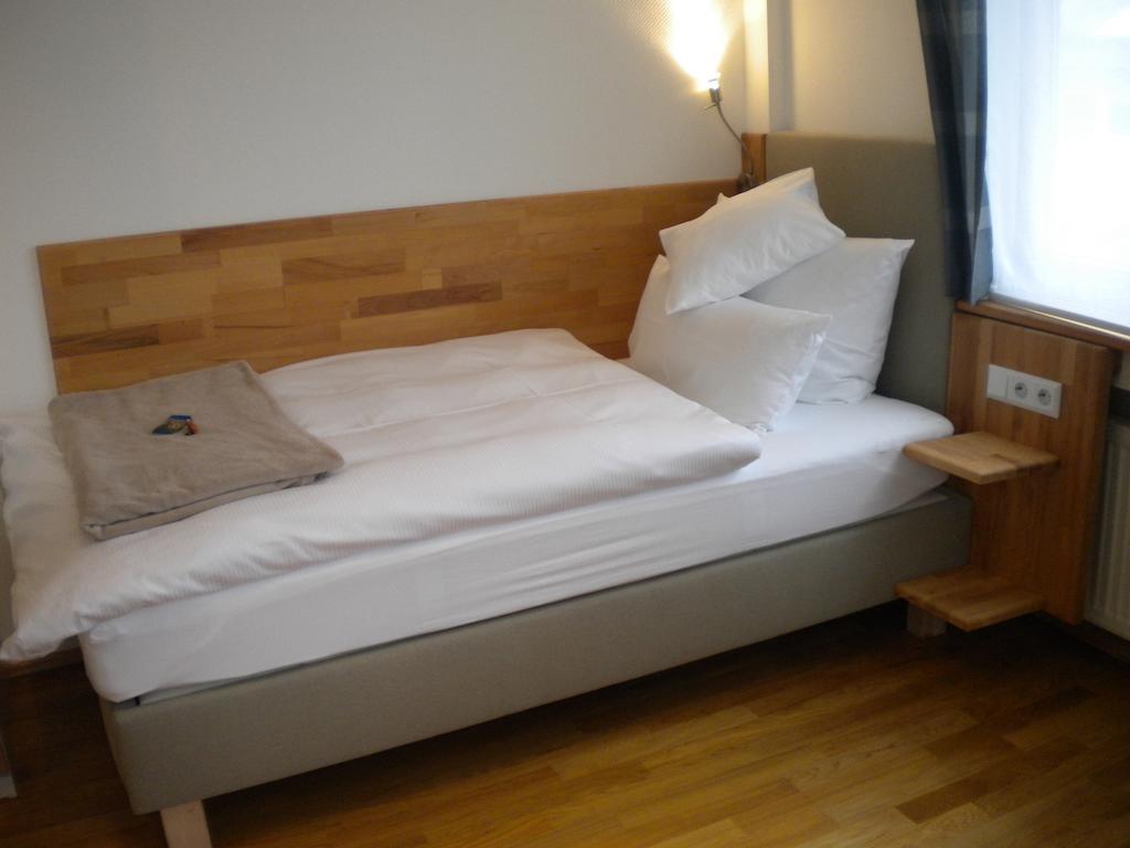 Warum Ins Hotel Neckarsulm Esterno foto