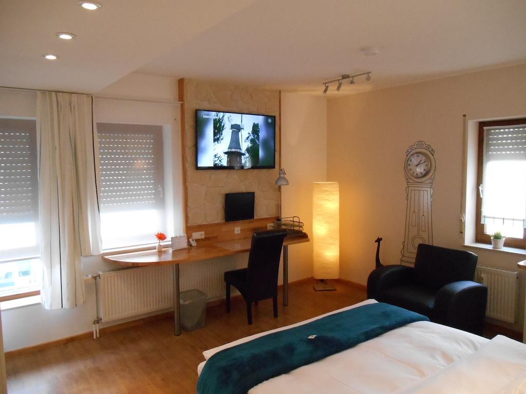 Warum Ins Hotel Neckarsulm Esterno foto