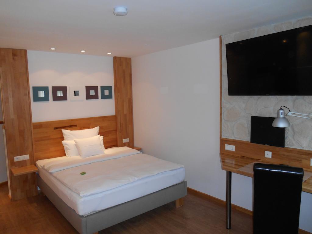 Warum Ins Hotel Neckarsulm Esterno foto