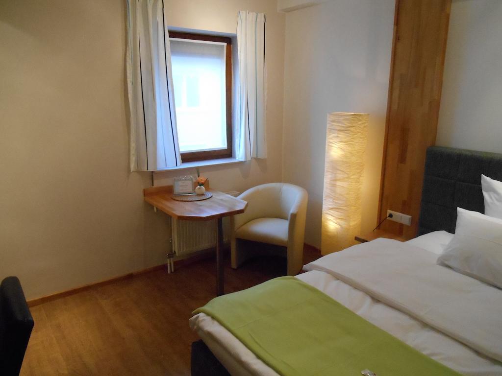 Warum Ins Hotel Neckarsulm Esterno foto